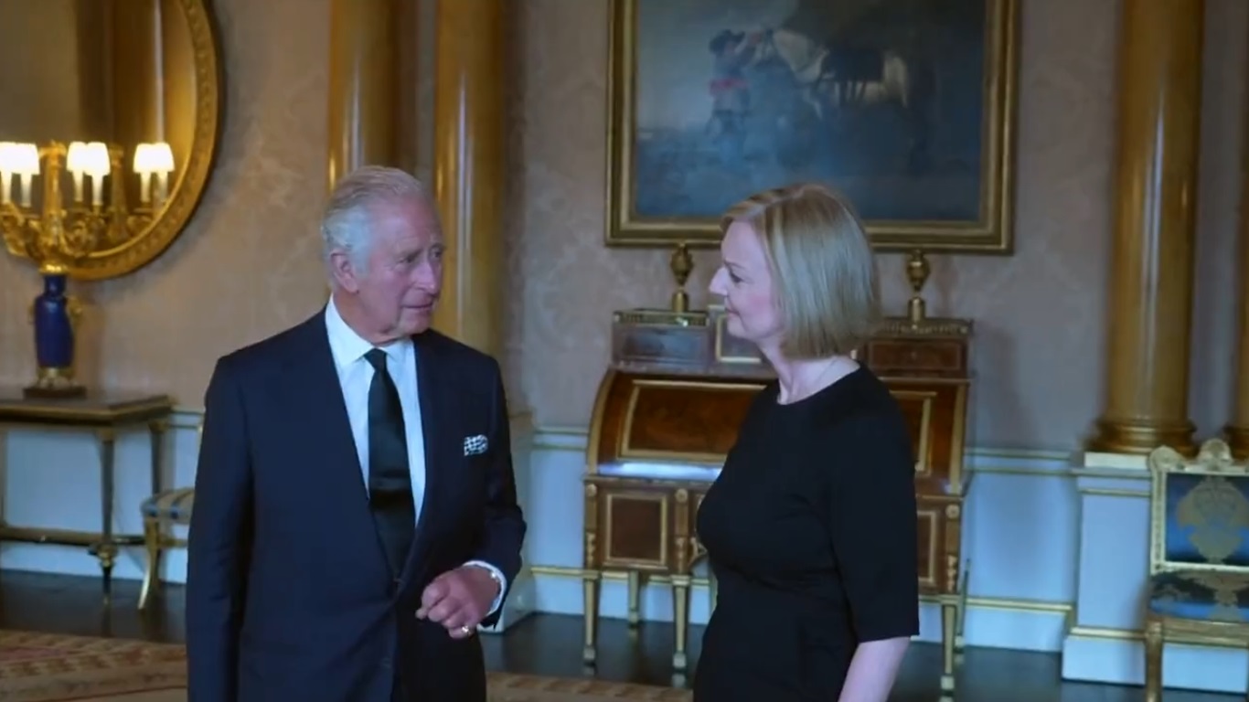 #Video Carlos III se reúne por primera vez con la primera ministra Liz Truss #Video Carlos III se reúne por primera vez con la primera ministra Liz Truss