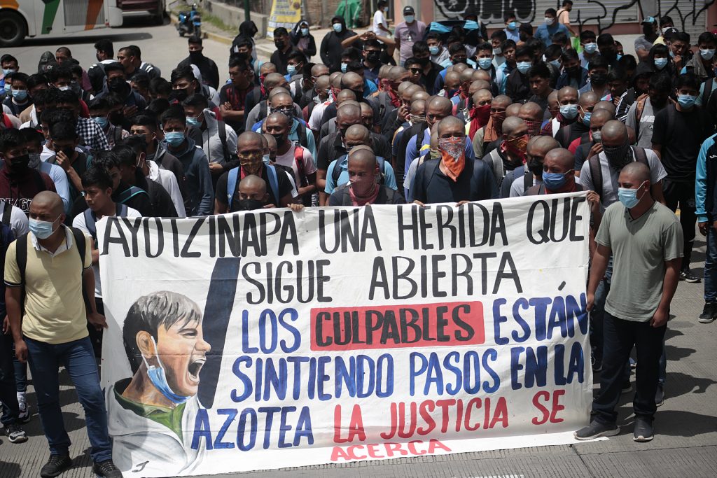 Comienza jornada de protesta para conmemorar ocho años del Caso Ayotzinapa - caso-ayotzinapa1-1024x683