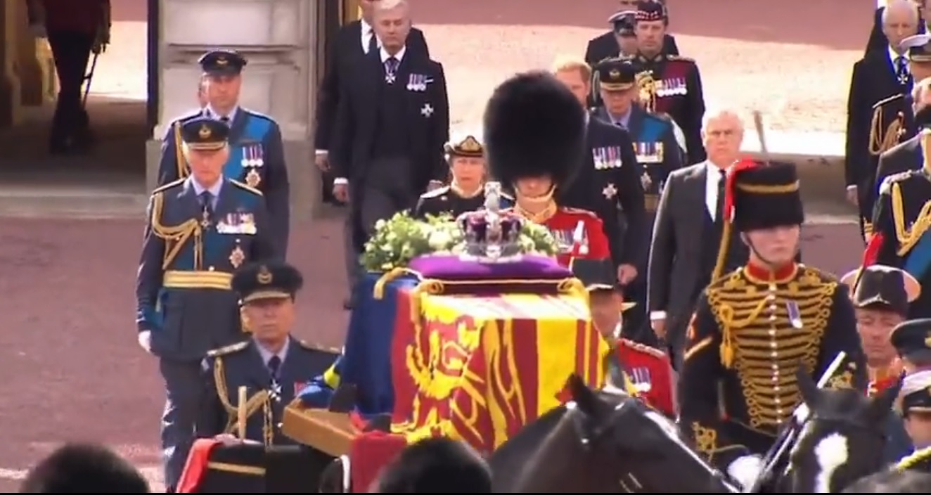 Cortejo fúnebre de Isabel II sale del Palacio de Buckingham al Parlamento Cortejo fúnebre de Isabel II sale del Palacio de Buckingham al Parlamento