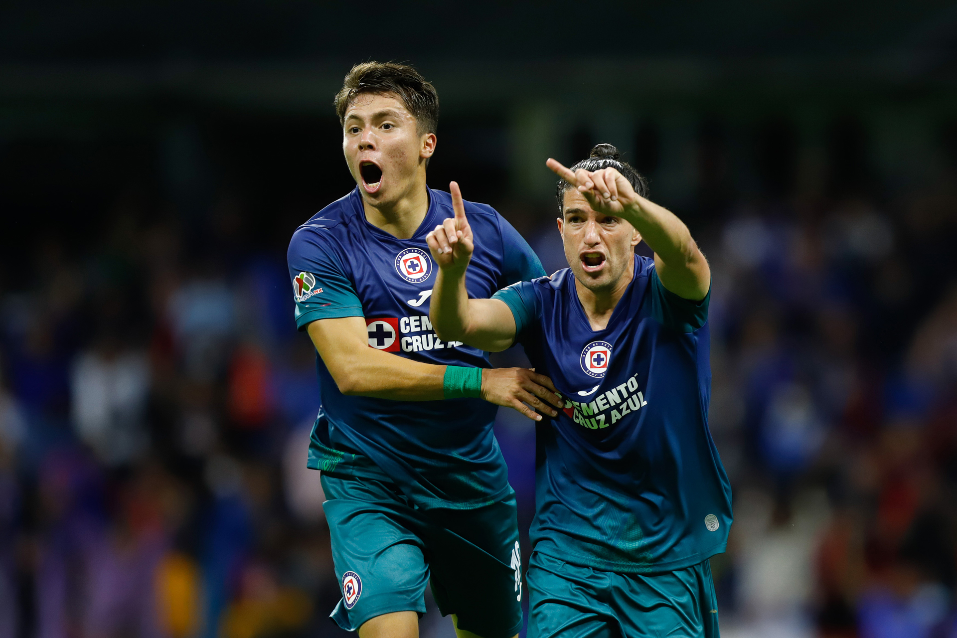 Cruz Azul derrota a León y entra a zona de repechaje