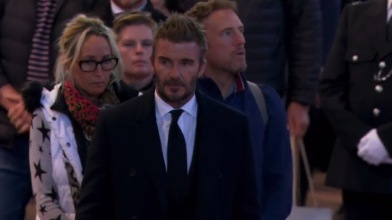 #Video David Beckham se formó durante 12 h para dar último adiós a Isabel II #Video David Beckham se formó durante 12 h para dar último adiós a Isabel II
