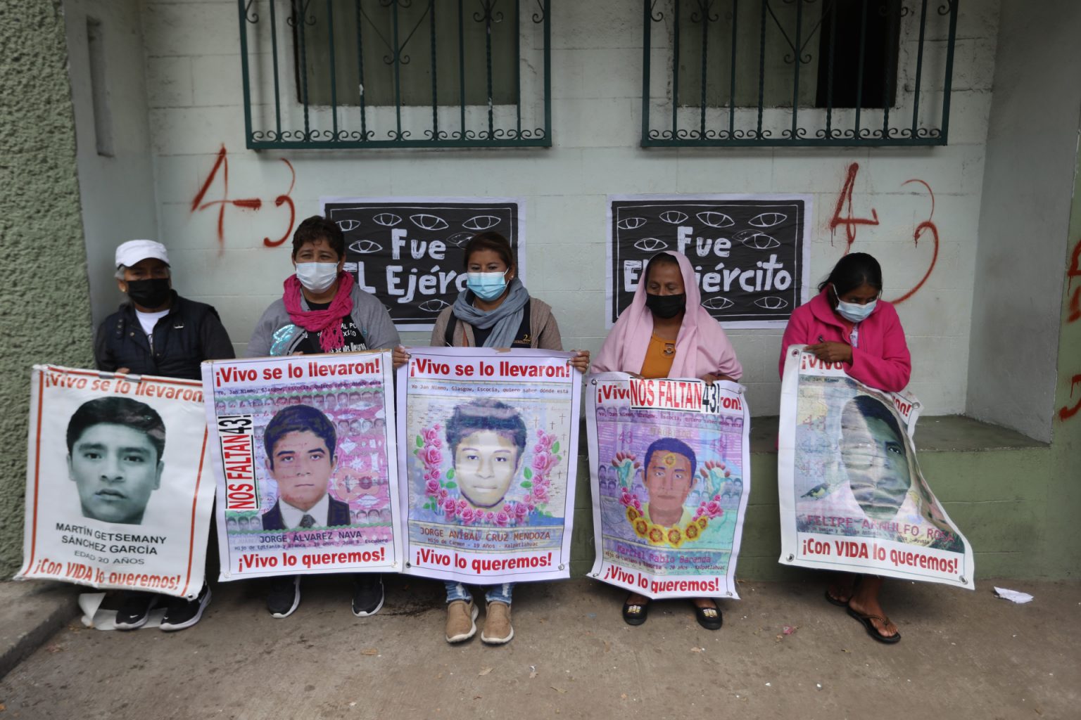 Ocho militares acusados por Caso Ayotzinapa salen de prisión y llevarán ...