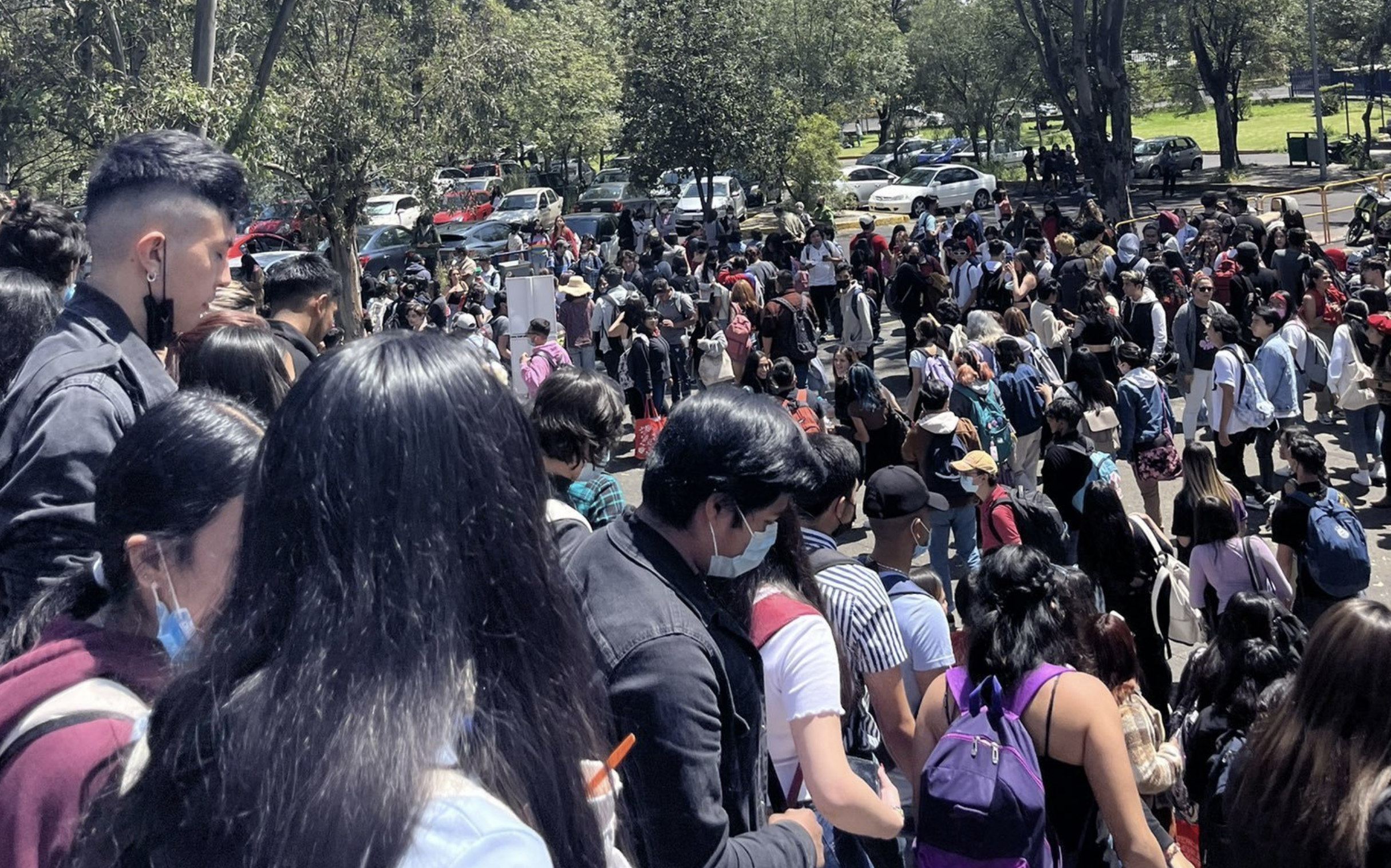 Desalojan Facultad de Ciencias Políticas por amenaza de bomba Desalojan Facultad de Ciencias Políticas por amenaza de bomba
