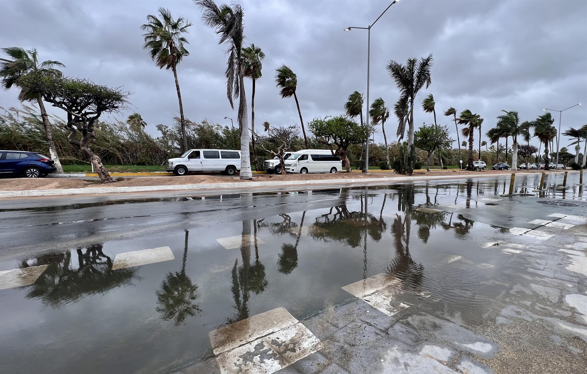 México advierte posible impacto del huracán Kay en Baja California Sur México advierte posible impacto del huracán Kay en Baja California Sur