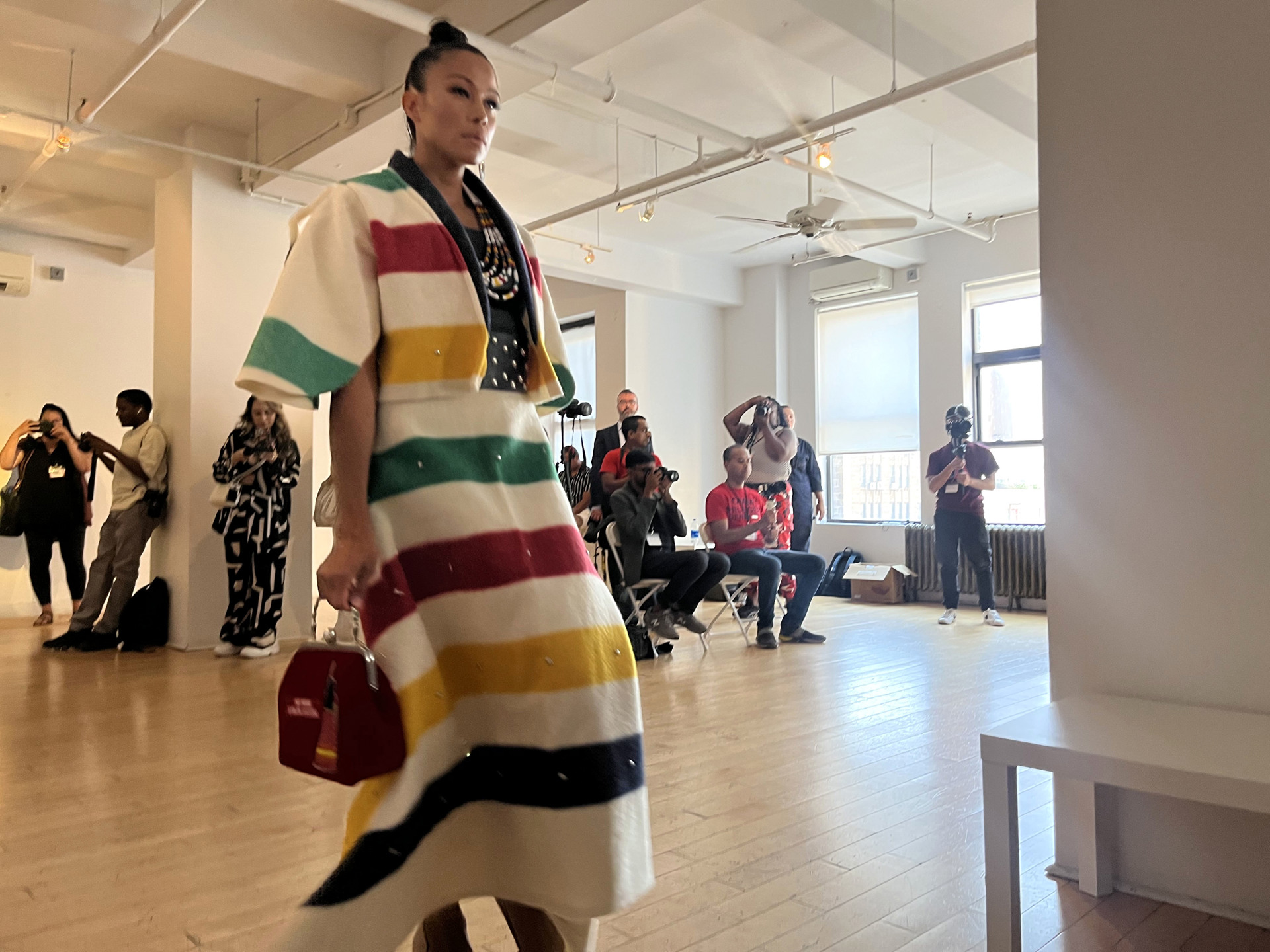 El talento indígena reclama su lugar en la pasarela de moda de Nueva York El talento indígena reclama su lugar en la pasarela de moda de Nueva York