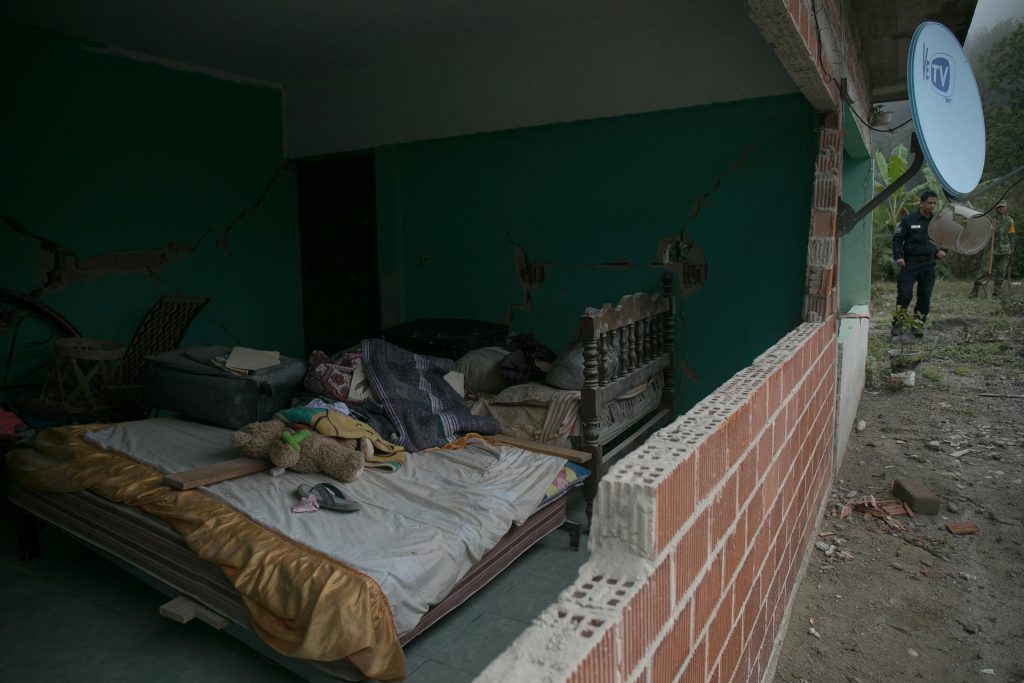 Familia de siete integrantes en Michoacán perdió su casa por el sismo - familia-de-siete-integrantes-en-michoacan-perdio-su-casa-por-el-sismo-1024x683