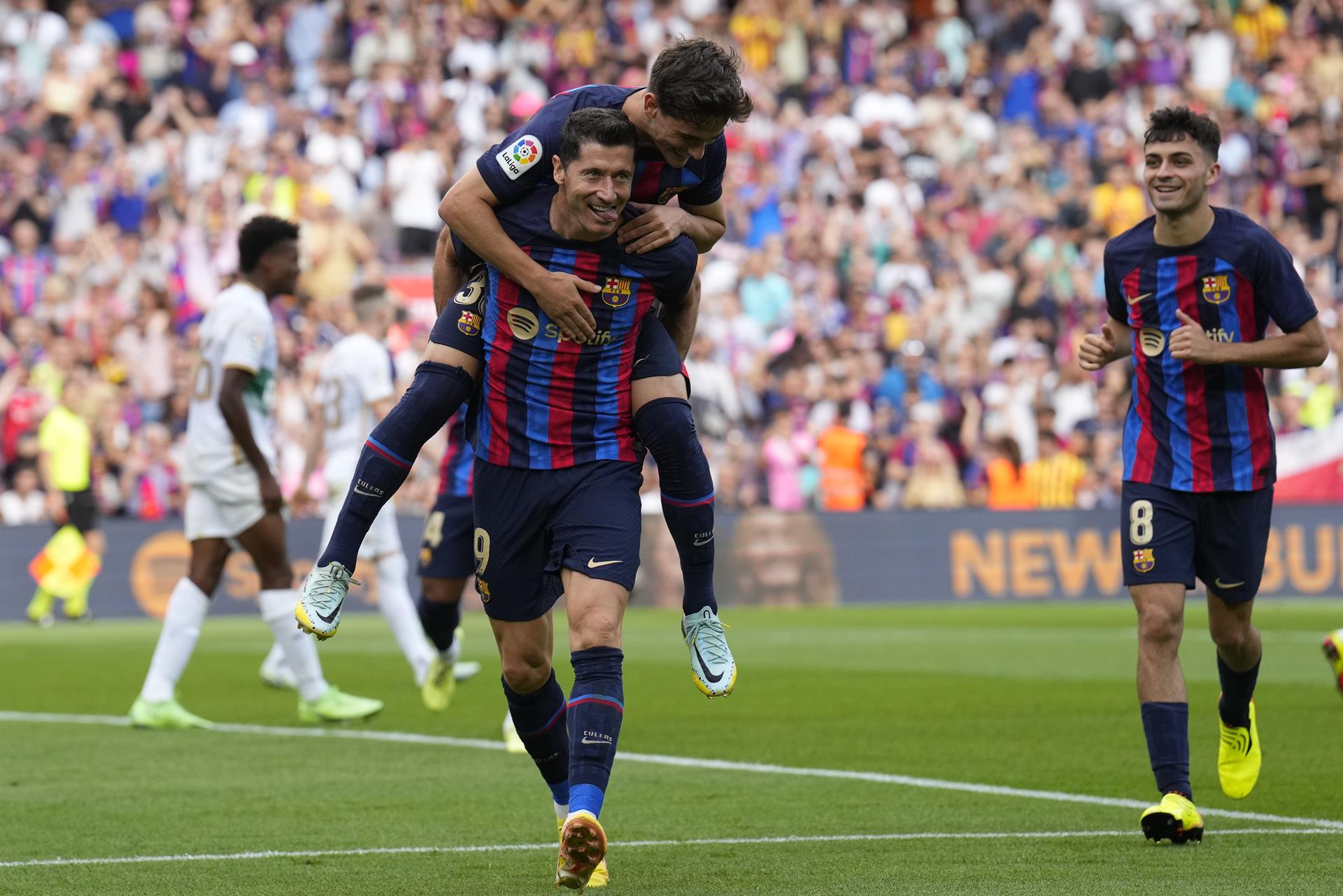 Barcelona gana y vuelve a dormir como líder dos años después