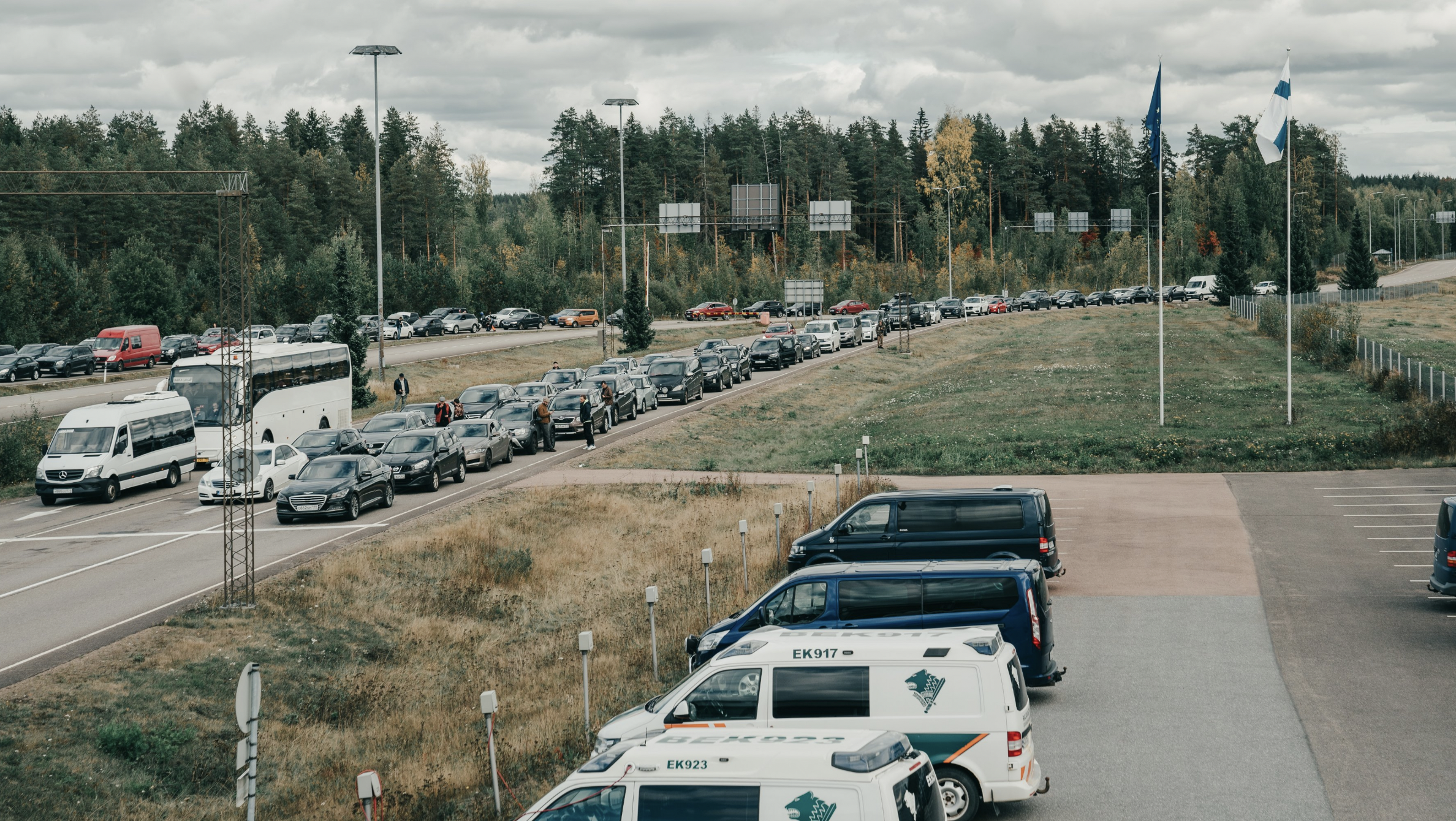 Finlandia registra filas en frontera rusa tras decisión de bloquear entrada