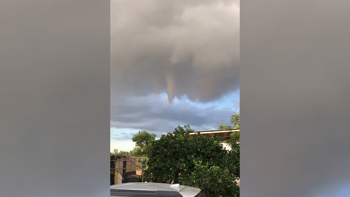 #Video Tornado sorprende a habitantes de Guamúchil, Sinaloa
