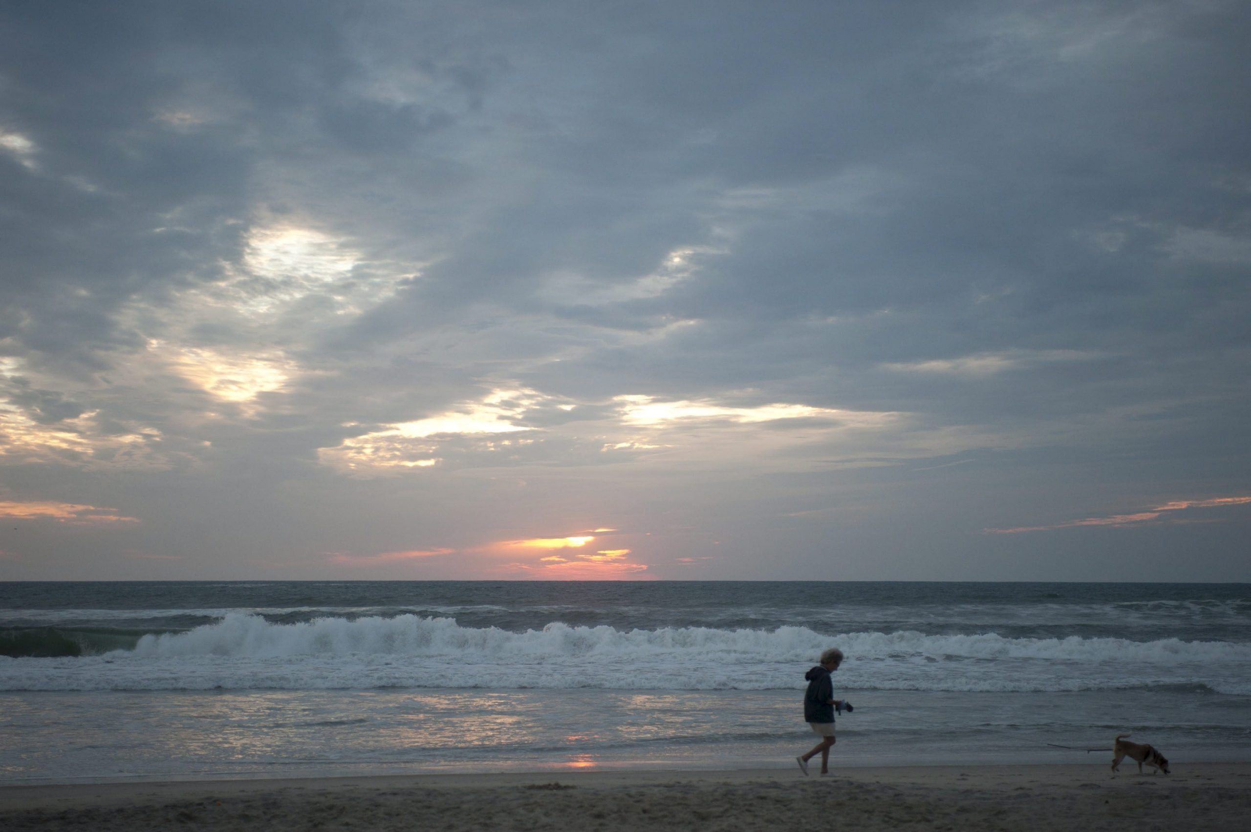 Huracán Danielle se mantiene “casi estacionario” en aguas del Atlántico Huracán Danielle se mantiene “casi estacionario” en aguas del Atlántico