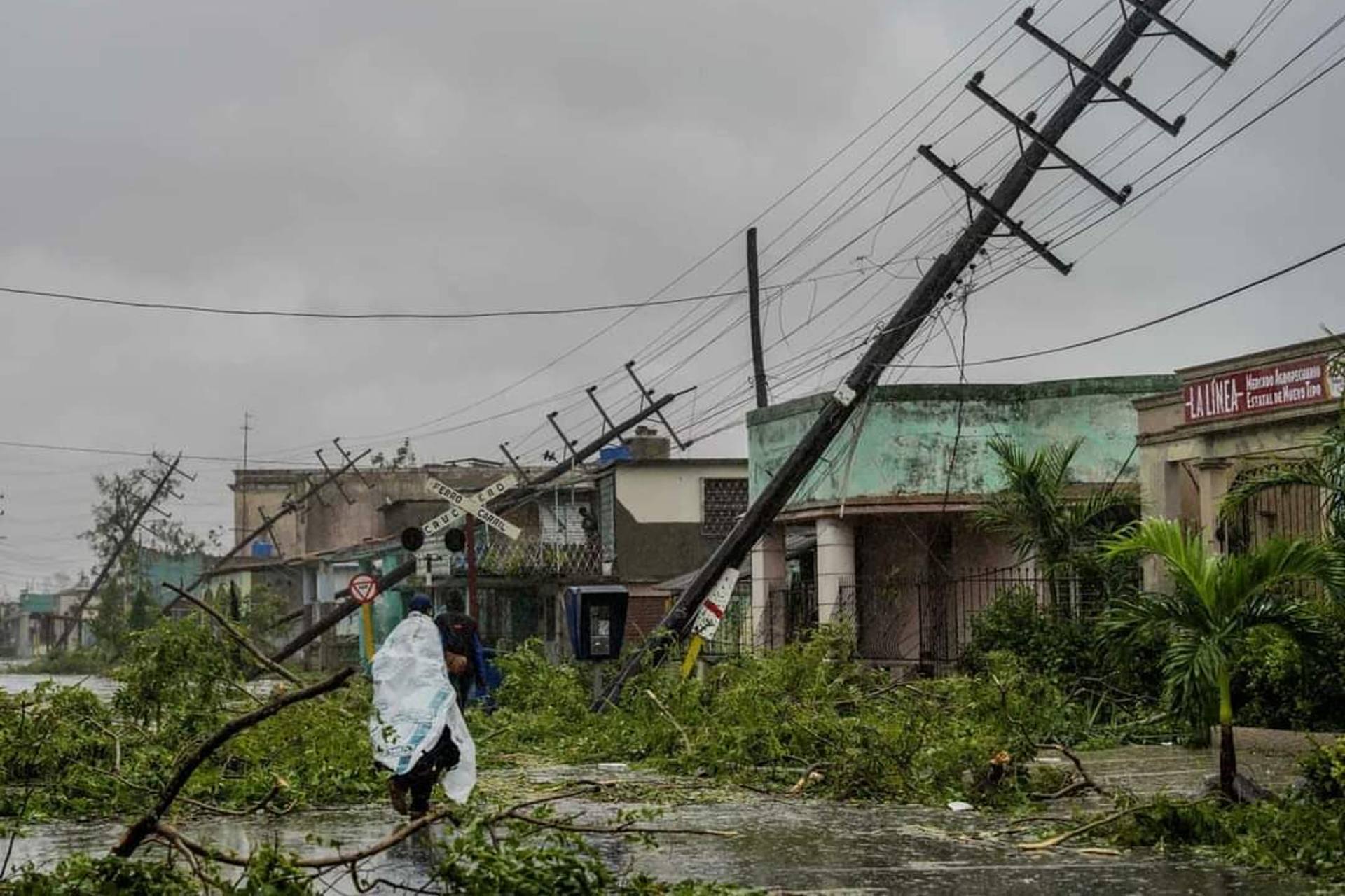 Cuba permanece sin suministro eléctrico tras el paso del huracán ‘Ian’