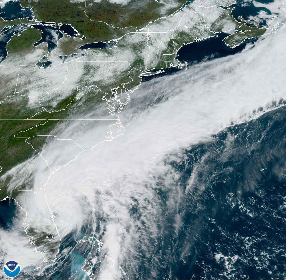 Ian vuelve a ser huracán en el Atlántico de EE.UU. rumbo a las Carolinas Ian vuelve a ser huracán en el Atlántico de EE.UU. rumbo a las Carolinas