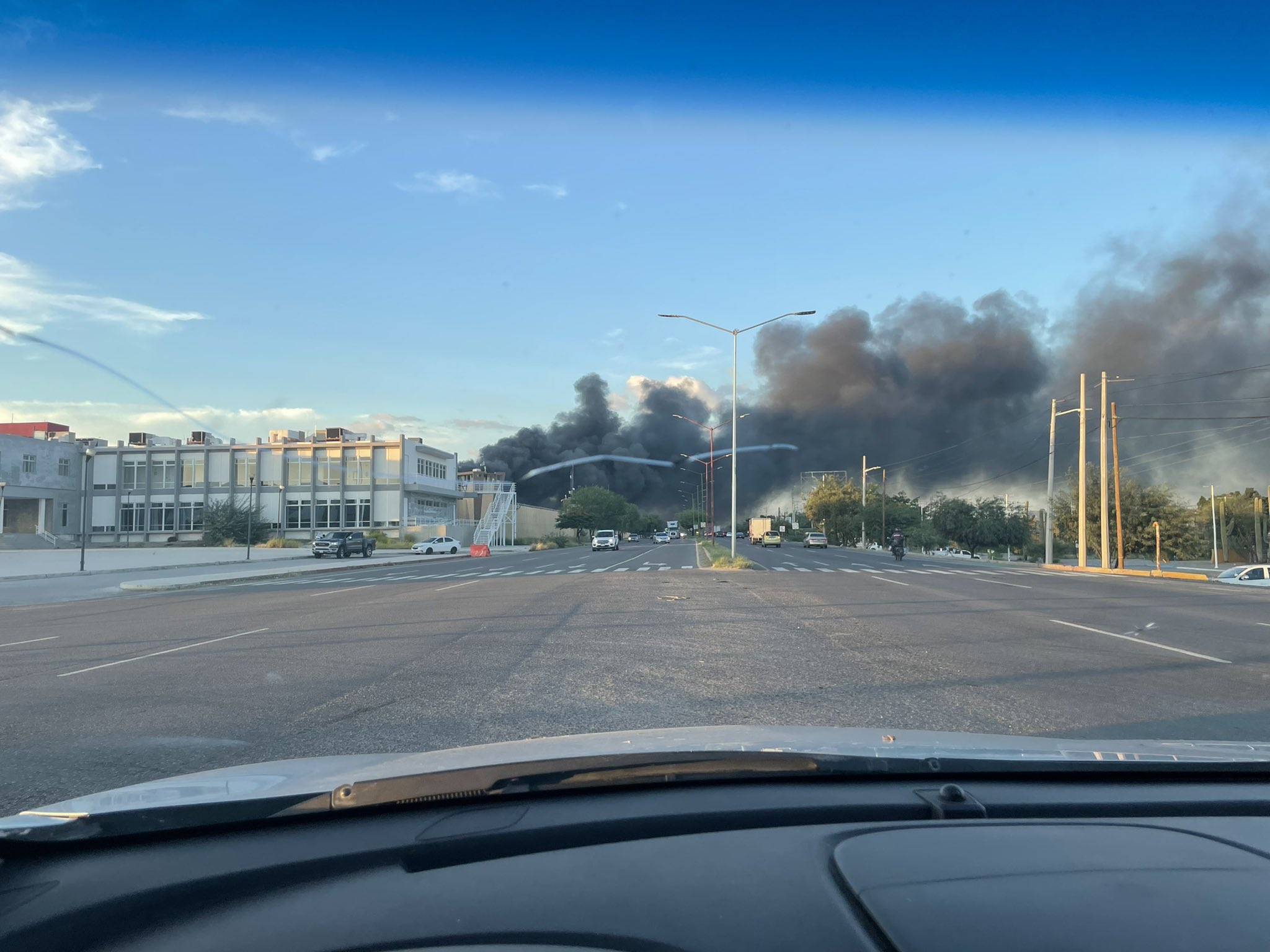 Incendio en área femenil del Cereso de Sonora obliga al desalojo de 600 personas