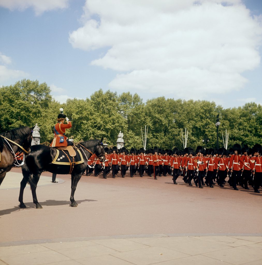 Isabel II, eterna enamorada de los caballos - isabel-ii-eterna-enamorada-de-los-caballos-2-1012x1024
