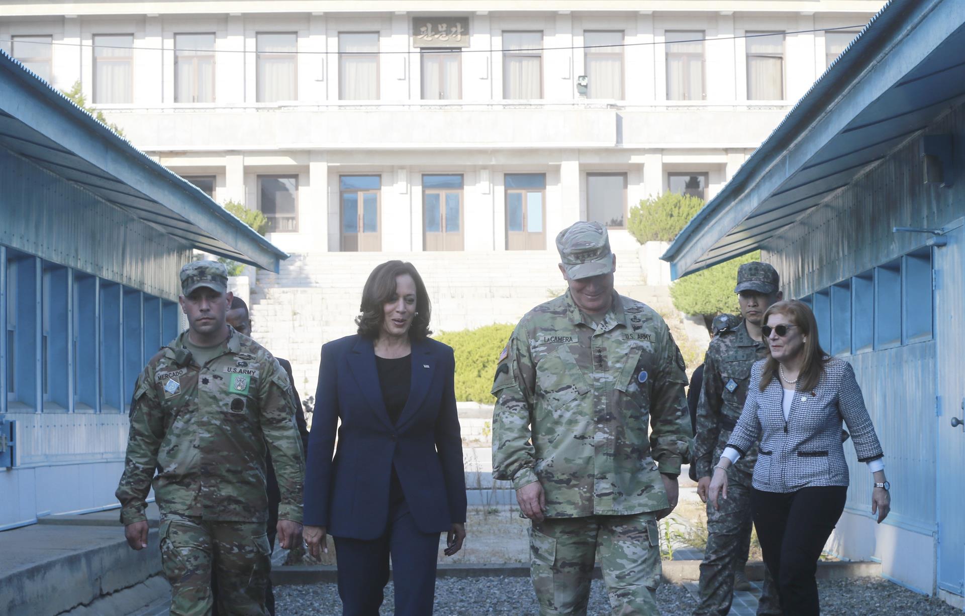Kamala Harris visita Corea del Sur; Corea del Norte responde con misil balístico