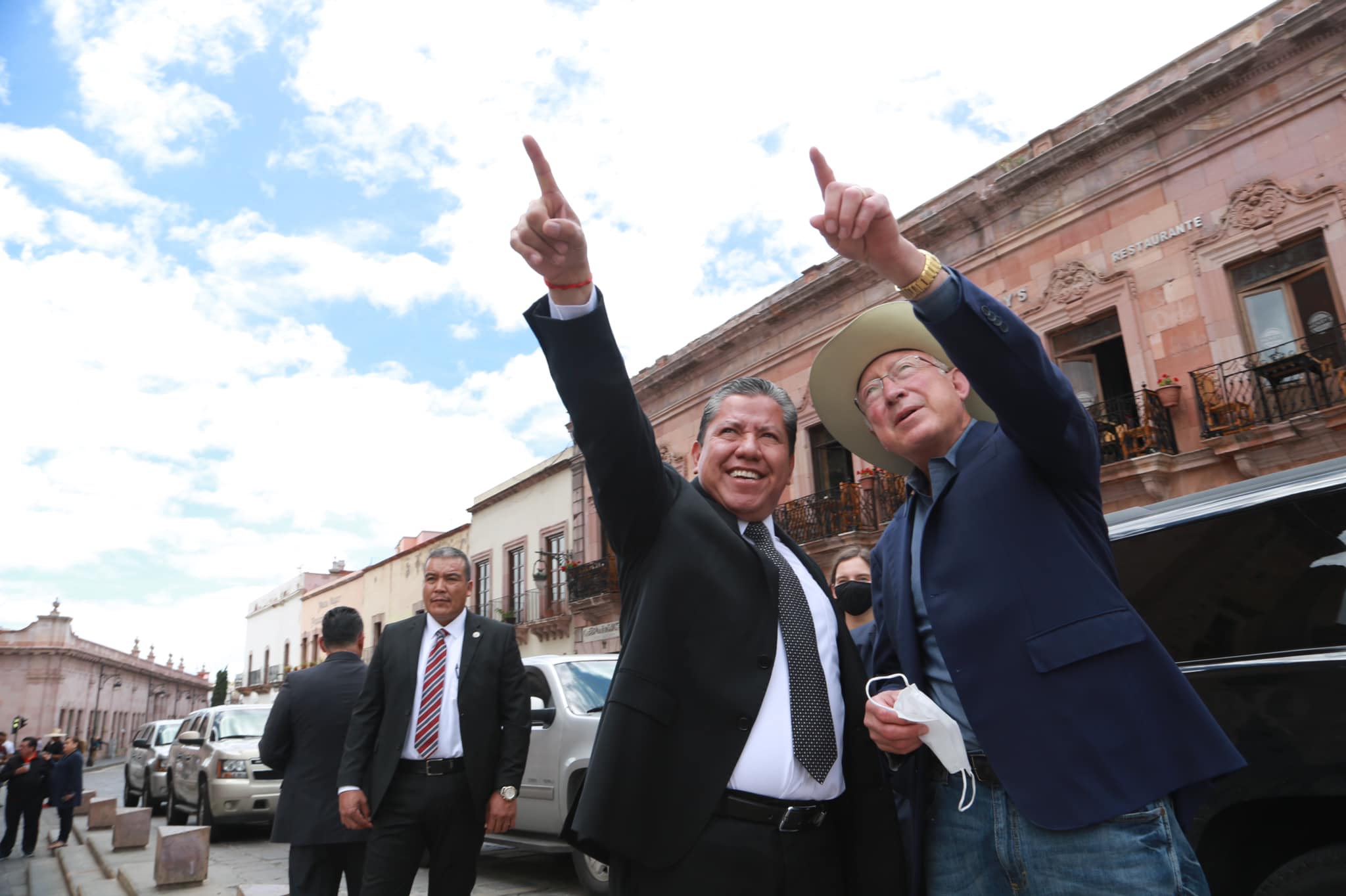 EE.UU. y México deben resolver inseguridad como socios: Ken Salazar