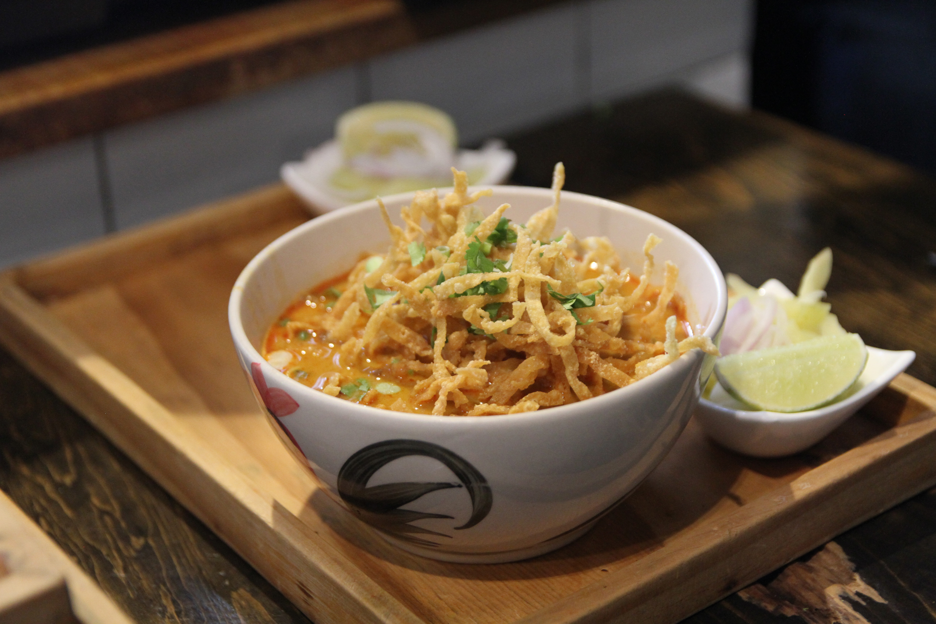 Khao soi, la sopa de “las abuelas” tailandesas que conquistó al mundo