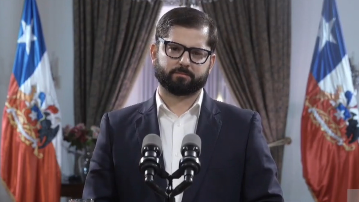Gabriel Boric se compromete a impulsar un nuevo proceso constituyente en Chile