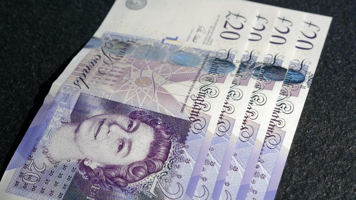 La libra cae a niveles no vistos desde 1971