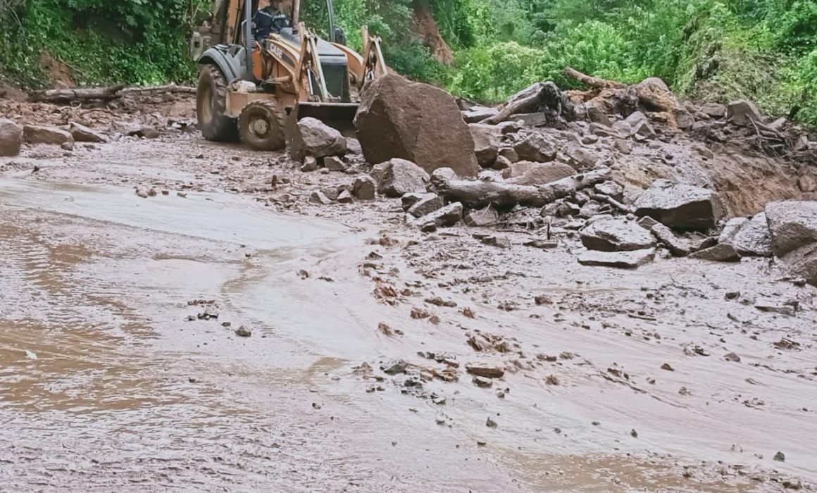 Deslave en Tlatlaya, Edomex, deja tres muertos y 9 viviendas dañadas Deslave en Tlatlaya, Edomex, deja tres muertos y 9 viviendas dañadas