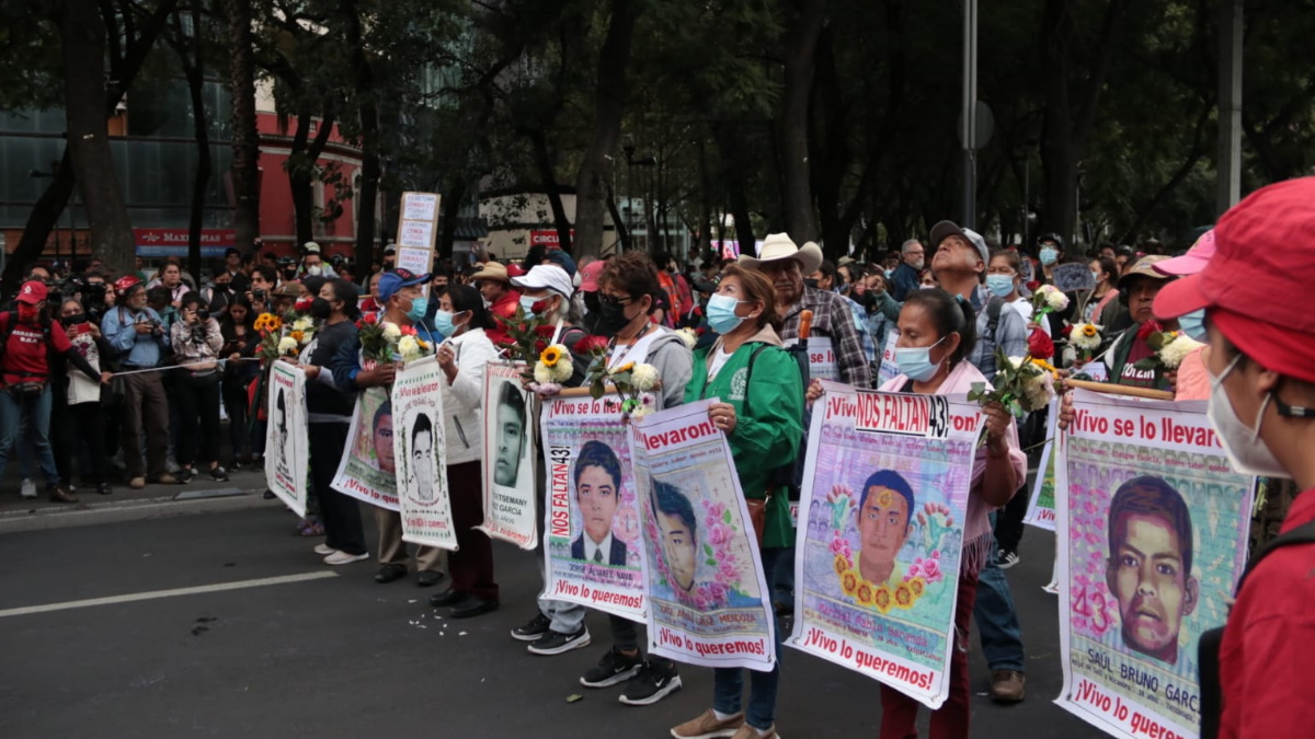 “Estamos lejos de obtener verdad y justicia”, expresan padres de los 43 normalistas de Ayotzinapa tras marcha “Estamos lejos de obtener verdad y justicia”, expresan padres de los 43 normalistas de Ayotzinapa tras marcha