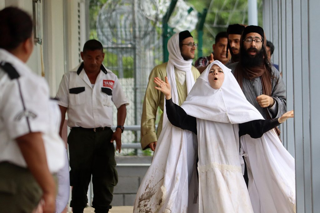 Liberan a dos judíos de Lev Tahor detenidos en Tapachula - migrantes-judios-se-amotinan-en-centro-para-la-familia-en-chiapas-2-1024x683