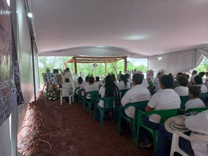 Familiares hacen misa por mineros atrapados en Coahuila