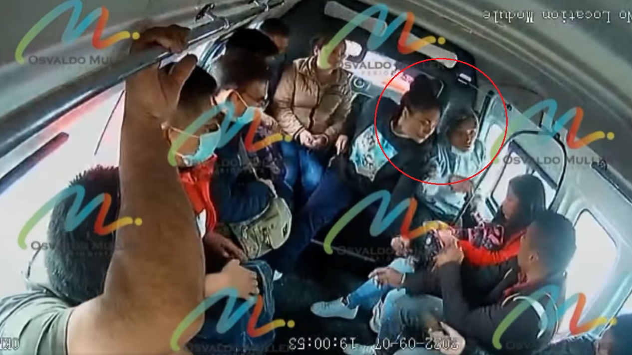 #Video Supuestas ‘dulceras’ asaltan transporte público en Ecatepec