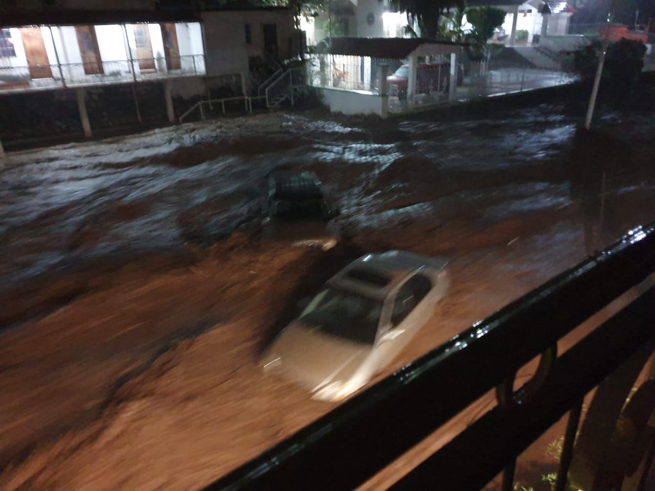 #Video Tormenta tropical Javier provoca inundaciones en Baja California Sur #Video Tormenta tropical Javier provoca inundaciones en Baja California Sur