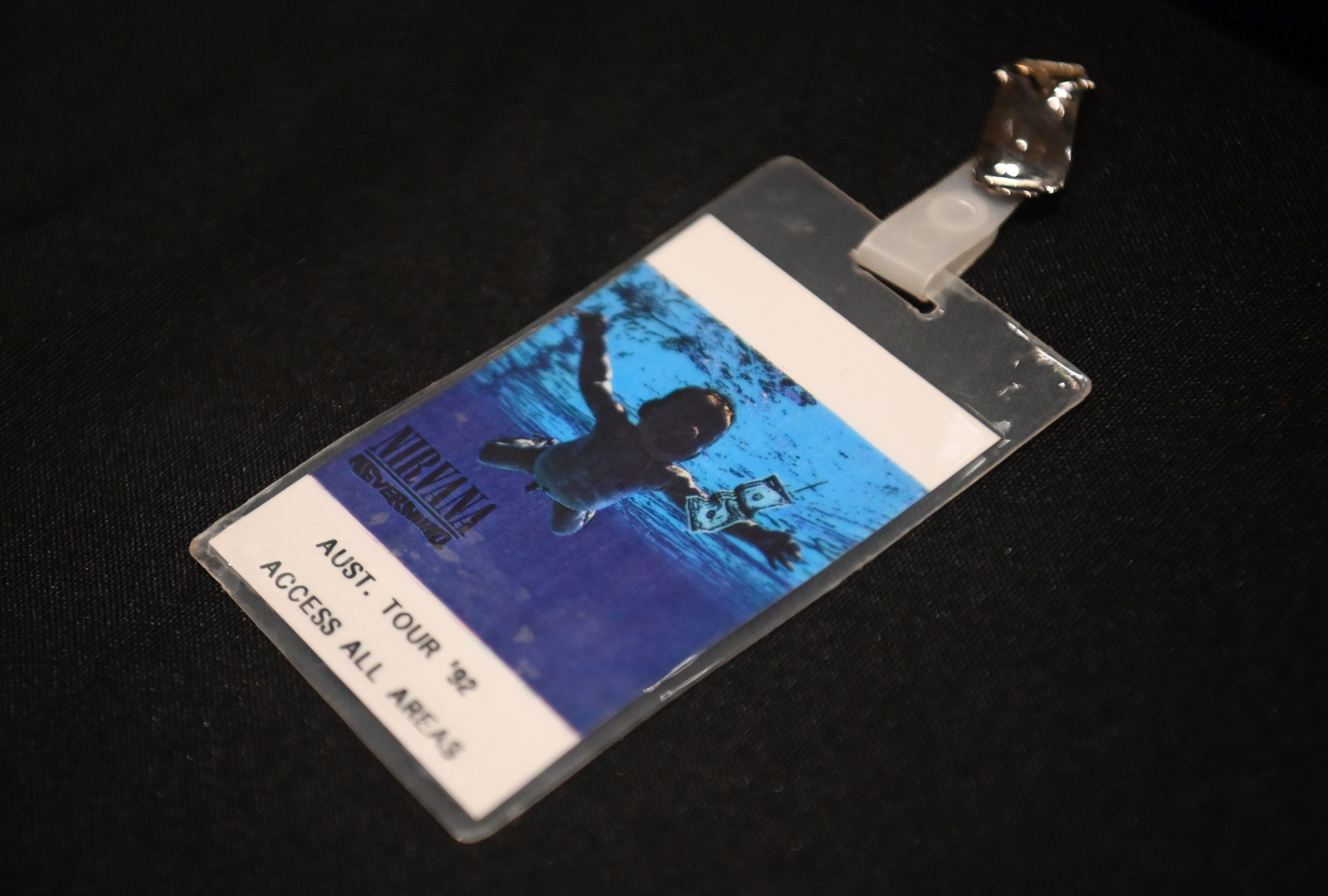 Bebé de ‘Nevermind’ pierde demanda contra Nirvana por pornografía infantil