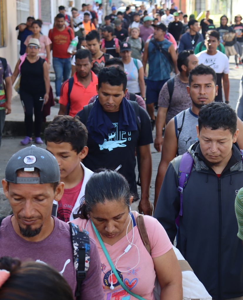 Nueva caravana con unos 400 migrantes parte desde Chiapas - nueva-caravana-con-unos-400-migrantes-parte-desde-chiapas-827x1024