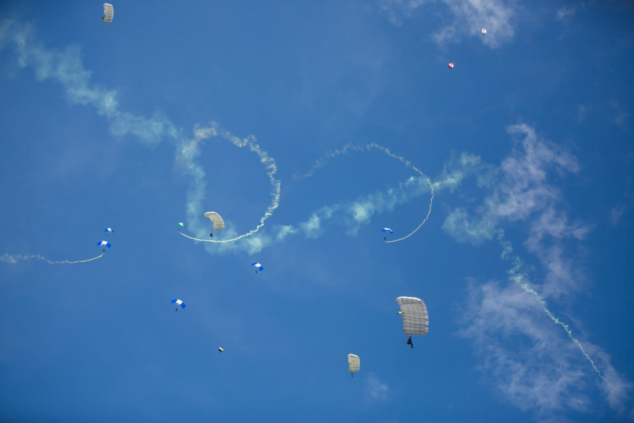 #Video Paracaidistas se accidentan en desfile por Independencia de Honduras