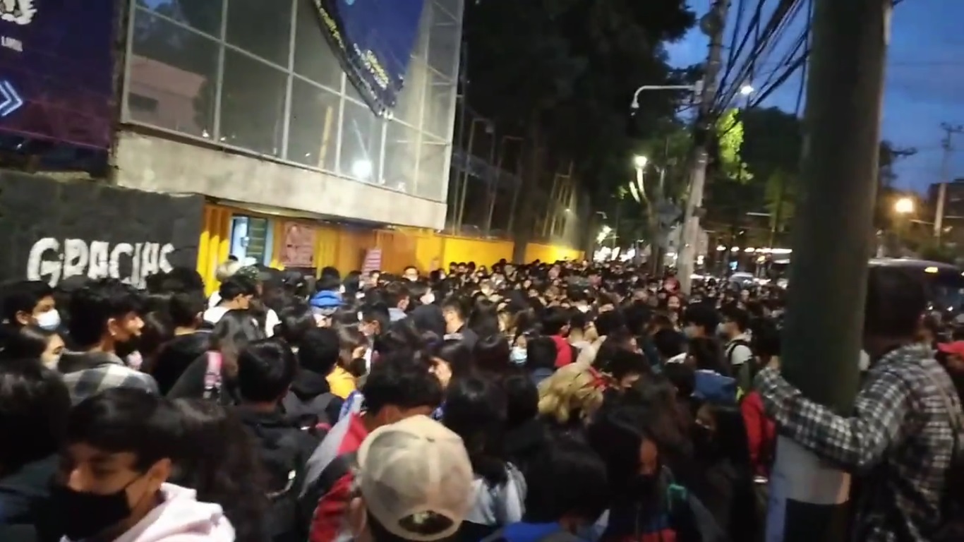 #Video Encapuchados toman Prepa 5 de la UNAM; alumnos no pueden ingresar a clases #Video Encapuchados toman Prepa 5 de la UNAM; alumnos no pueden ingresar a clases