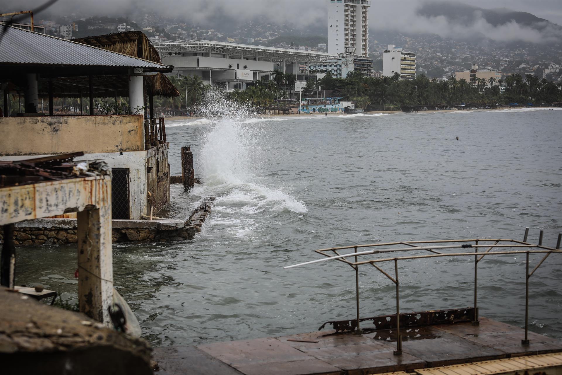 Tormenta Madeline genera lluvias intensas en el Pacífico mexicano Tormenta Madeline genera lluvias intensas en el Pacífico mexicano