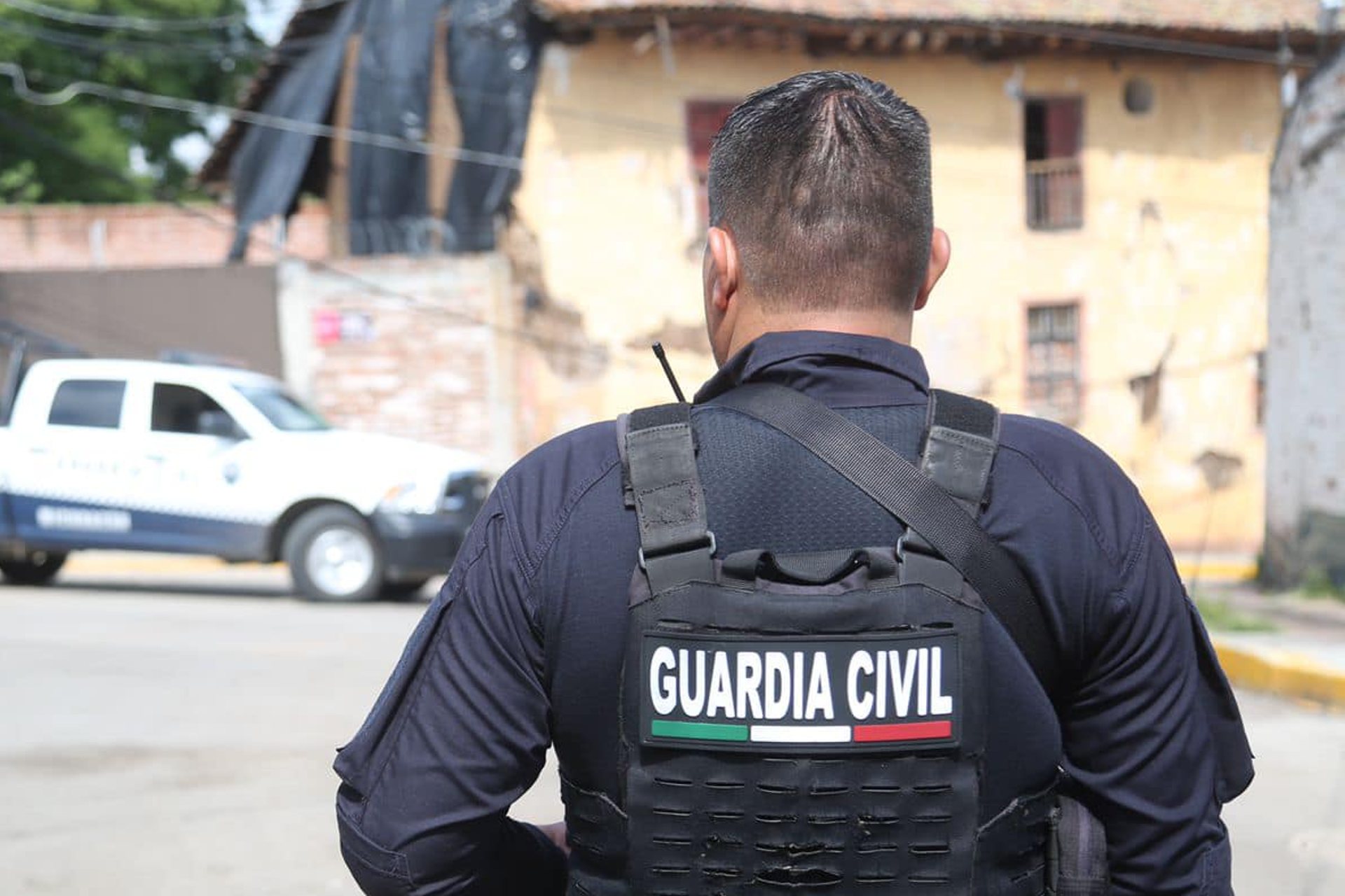 Capturan a tres presuntos criminales con armas y equipo táctico en Zamora, Michoacán