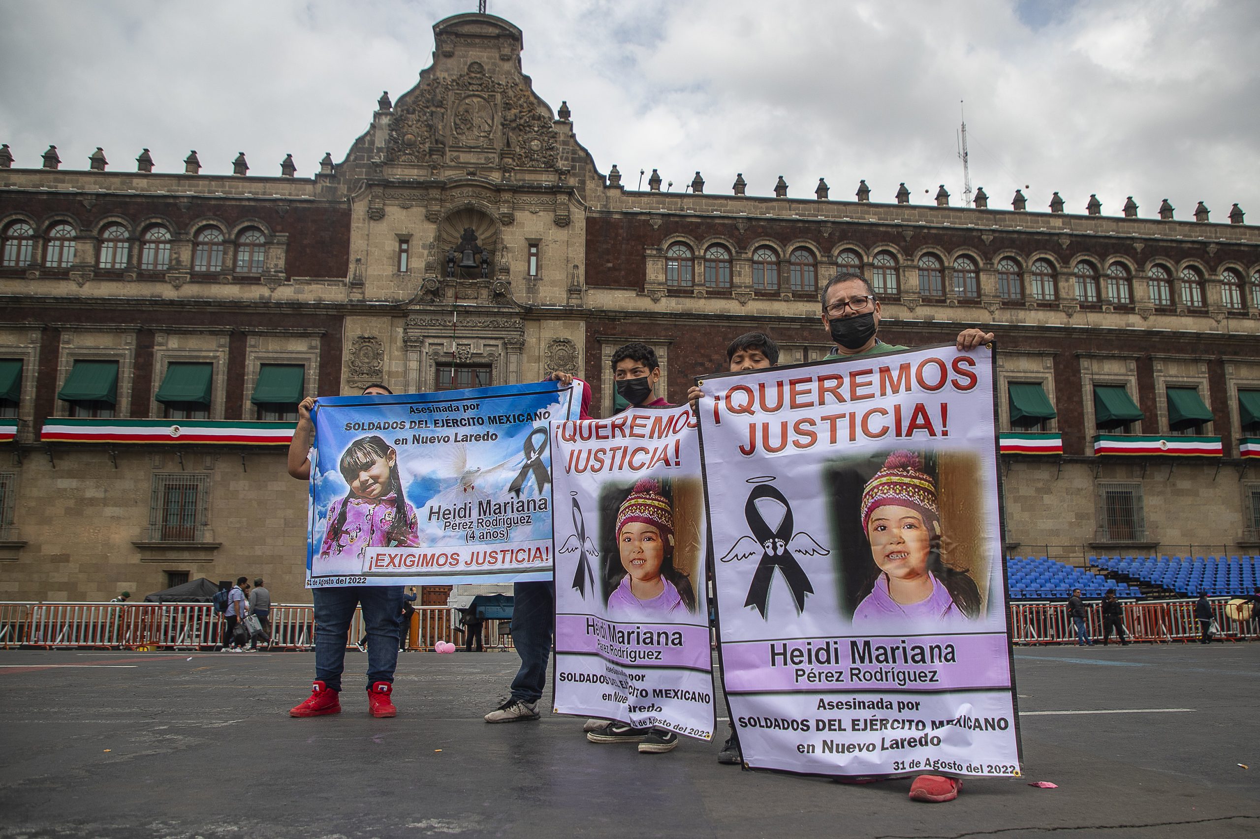 Protestan frente a Palacio Nacional tras muerte de menor por bala perdida del Ejército en Tamaulipas