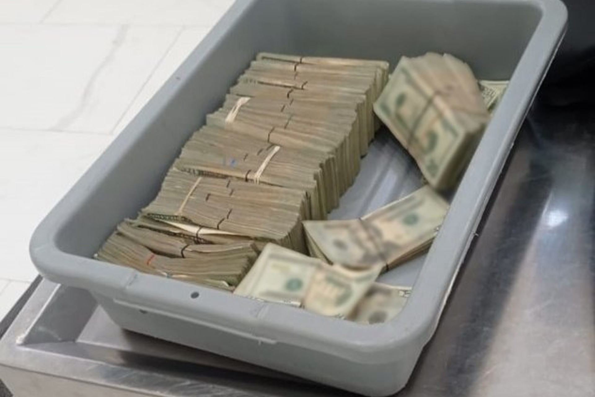 Detienen en Tamaulipas a hombre por ingresar 30 mil dólares sin declarar