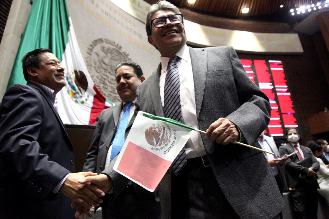 “No hacemos alianzas cuando se trata de defender al pueblo”: AMLO a Monreal sobre iniciativa de Guardia Nacional “No hacemos alianzas cuando se trata de defender al pueblo”: AMLO a Monreal sobre iniciativa de Guardia Nacional