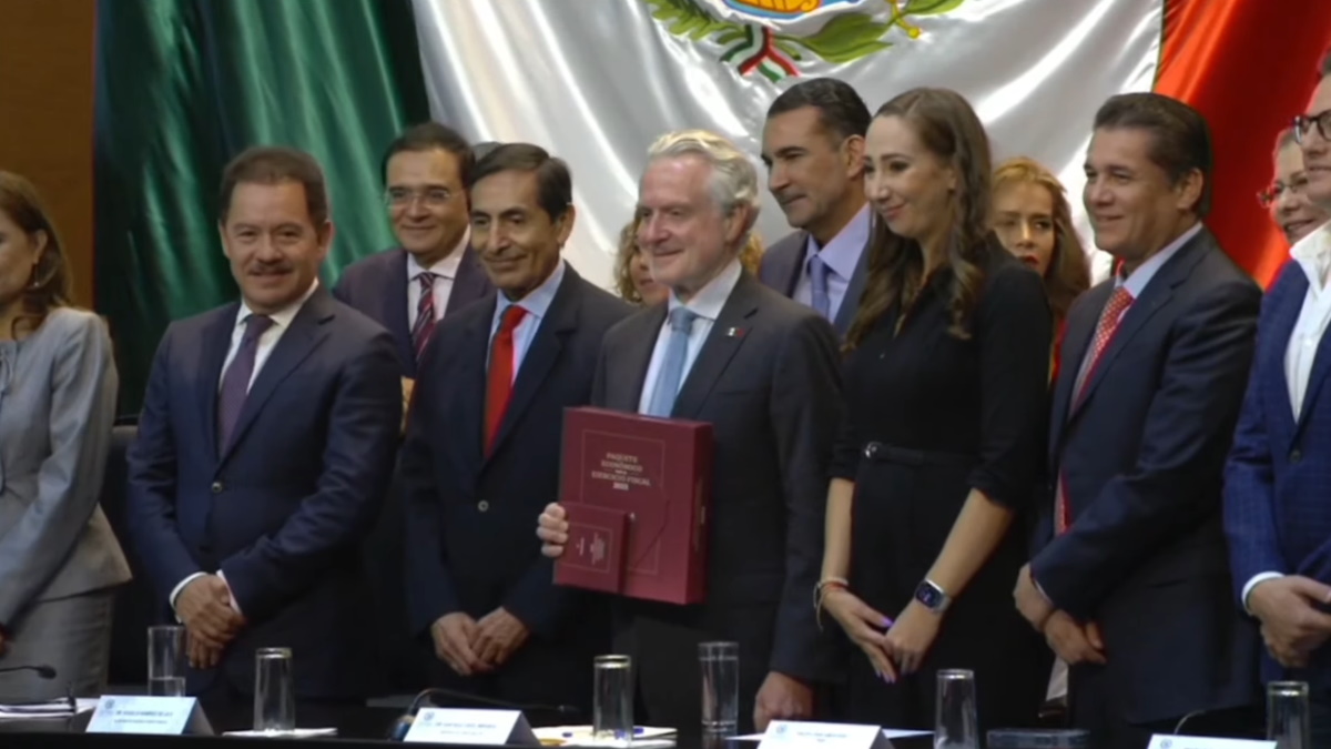 Rogelio Ramírez entrega a la Cámara de Diputados el Paquete Económico 2023 Rogelio Ramírez entrega a la Cámara de Diputados el Paquete Económico 2023