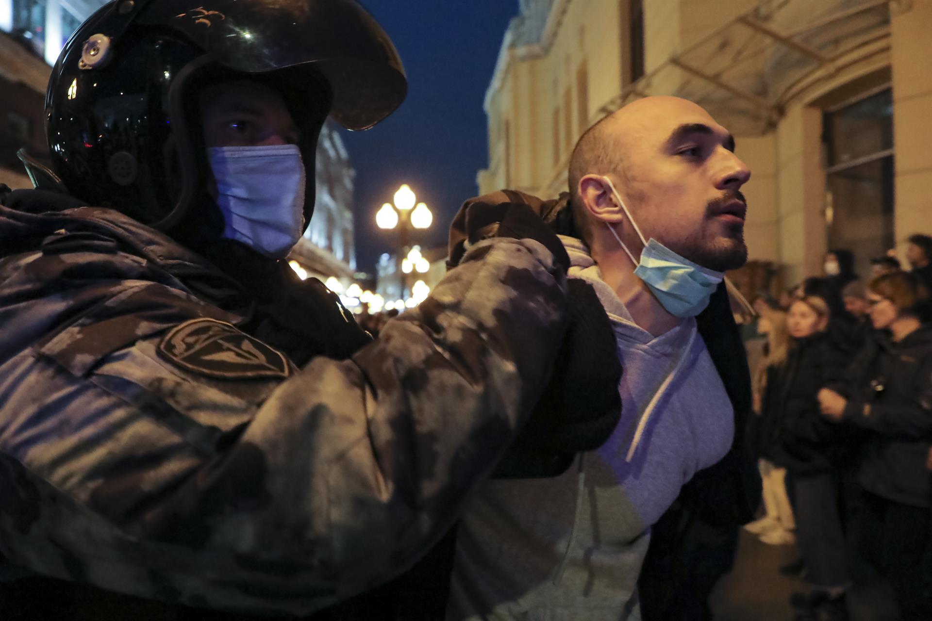 Más de 400 detenidos en las protestas en Rusia contra la movilización parcial Más de 400 detenidos en las protestas en Rusia contra la movilización parcial