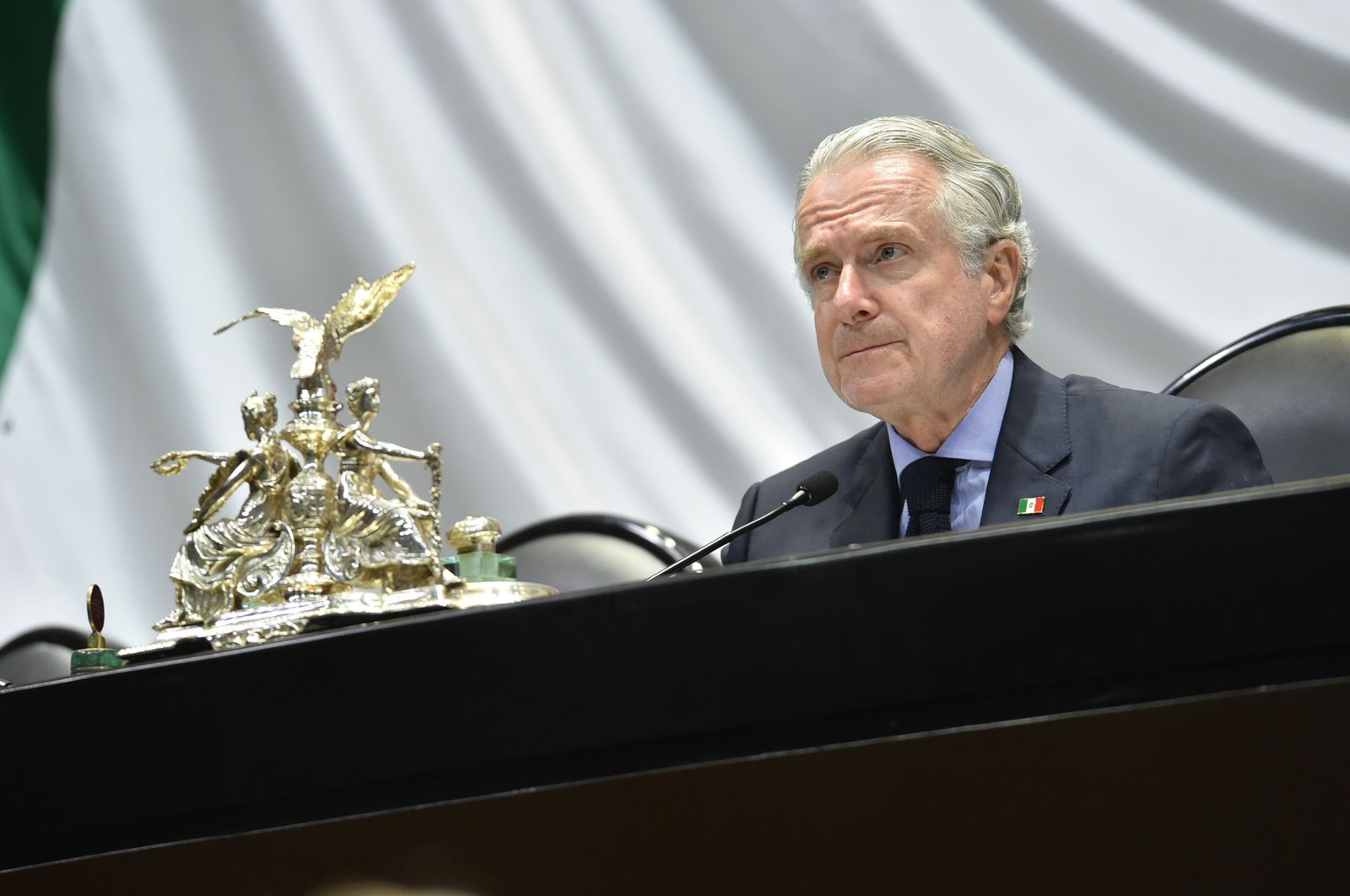 AMLO ‘batea’ a Santiago Creel por reunión y lo remite a Segob AMLO ‘batea’ a Santiago Creel por reunión y lo remite a Segob