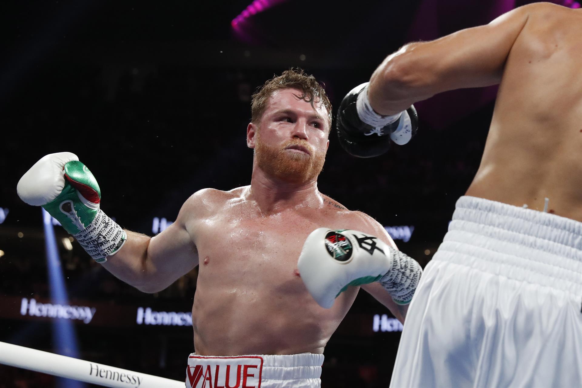 “Canelo” Álvarez anuncia que necesitará cirugía en una mano