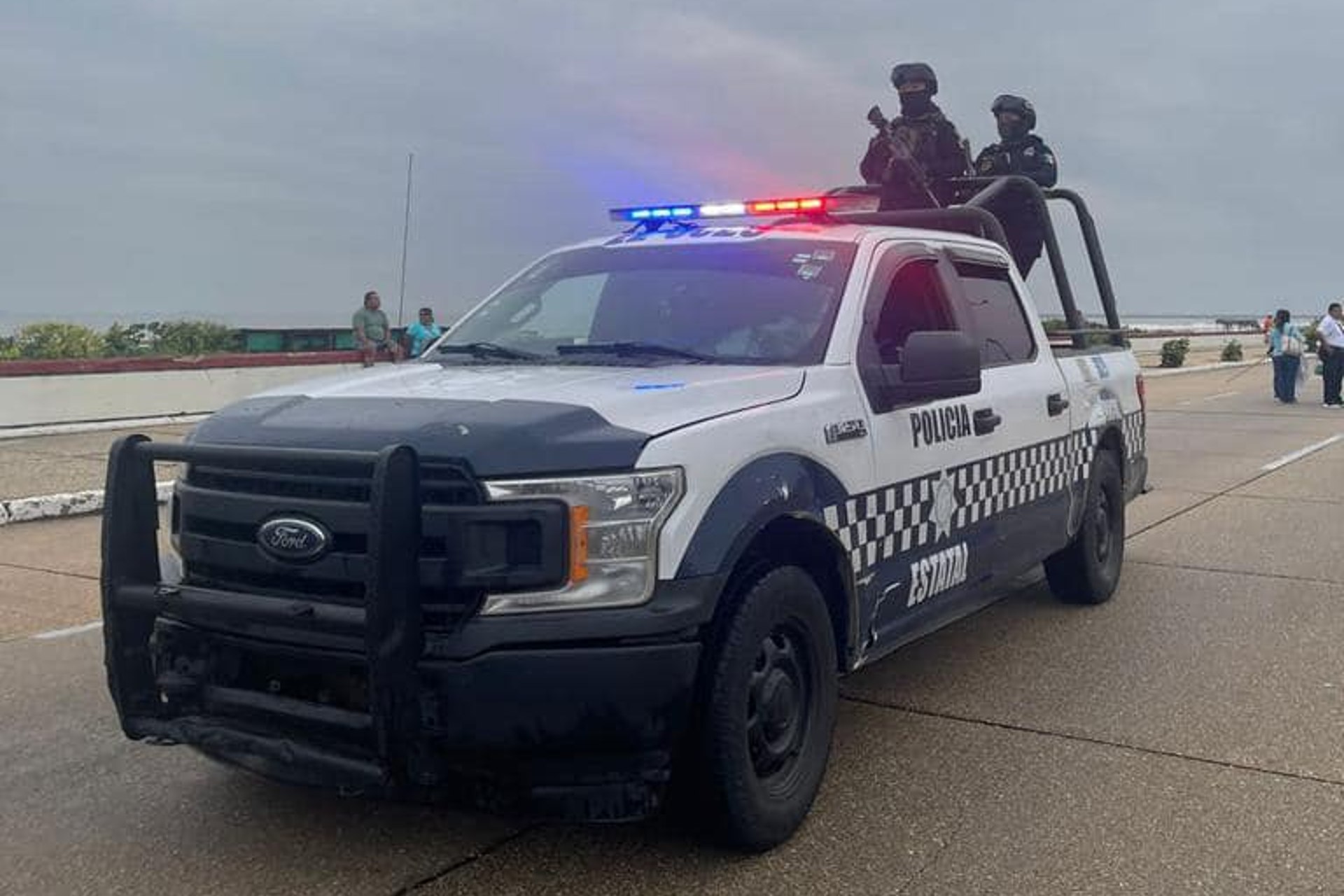 Desmantelan en Veracruz a banda dedicada al tráfico de personas; rescatan a 24 migrantes