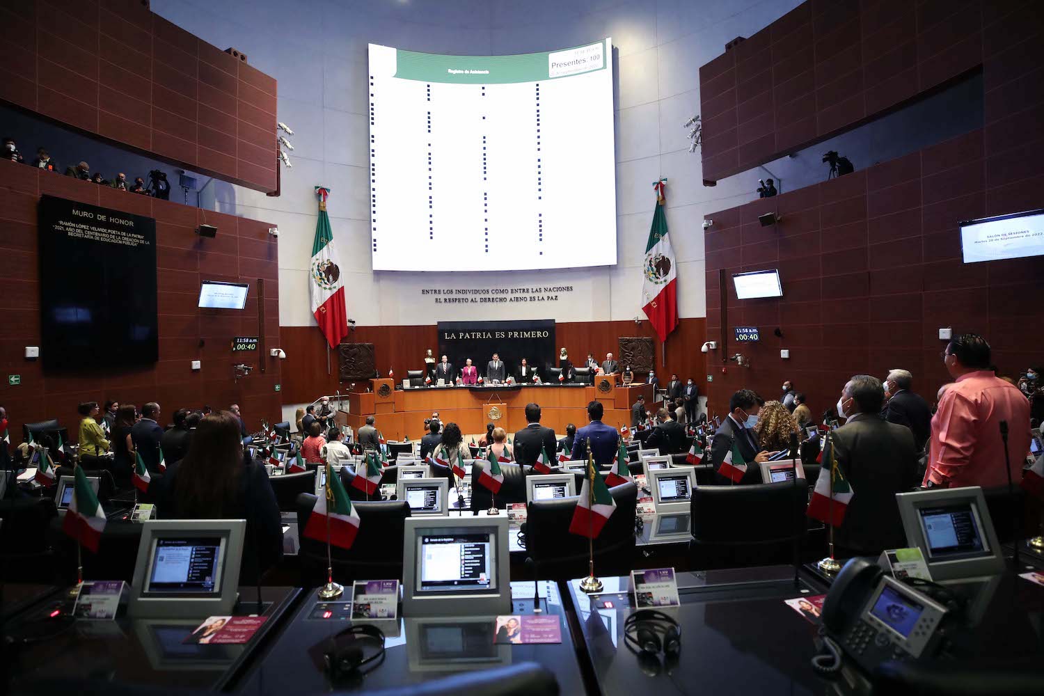 #ENVIVO Monreal propone suspender discusión de reforma para ampliar presencia del Ejército y que dictamen vuelva a Comisiones #ENVIVO Monreal propone suspender discusión de reforma para ampliar presencia del Ejército y que dictamen vuelva a Comisiones