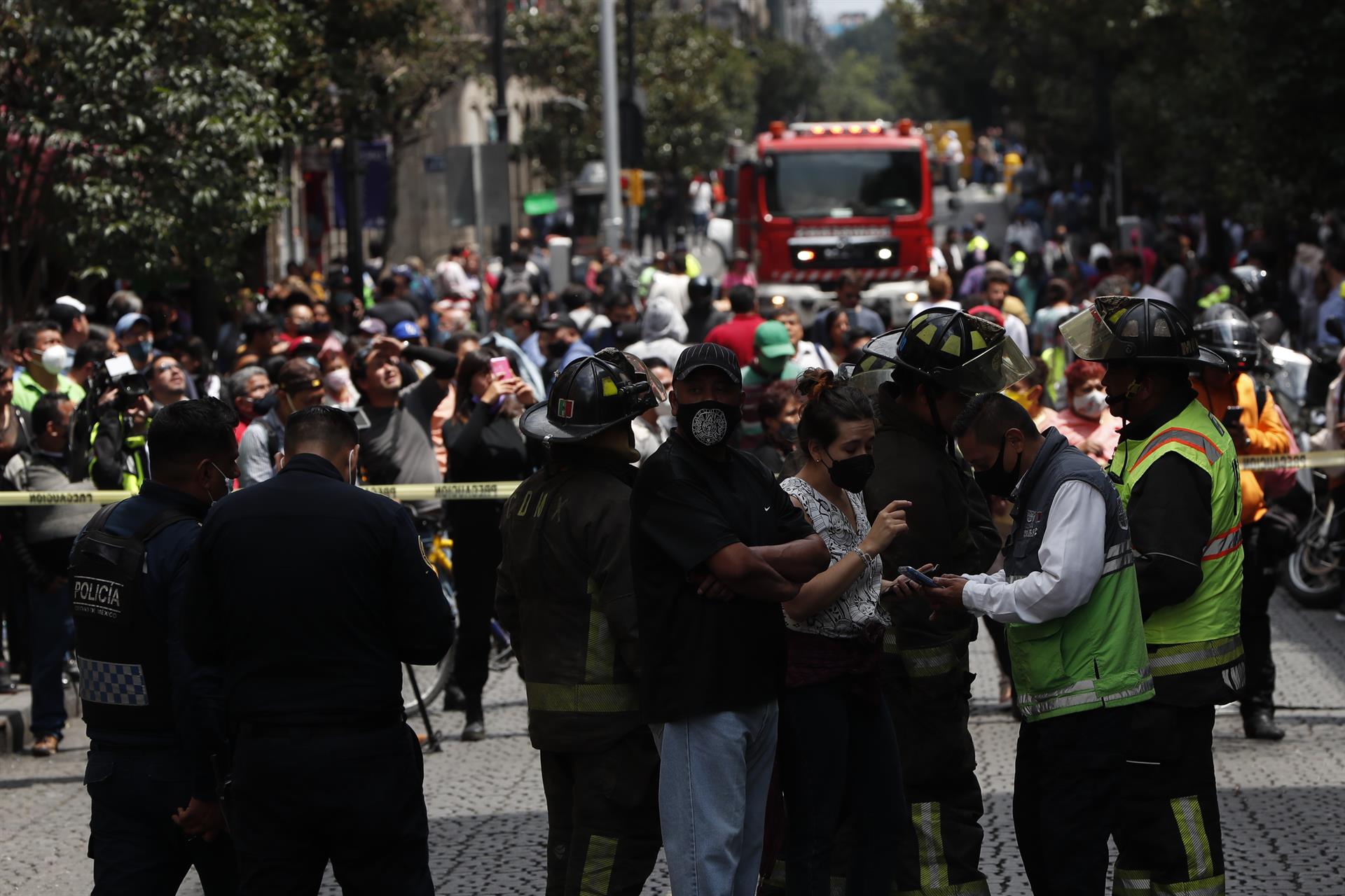 Funcionaron protocolos en CDMX tras sismo: Sheinbaum; Policía, con despliegue muy rápido y efectivo: García Harfuch Funcionaron protocolos en CDMX tras sismo: Sheinbaum; Policía, con despliegue muy rápido y efectivo: García Harfuch