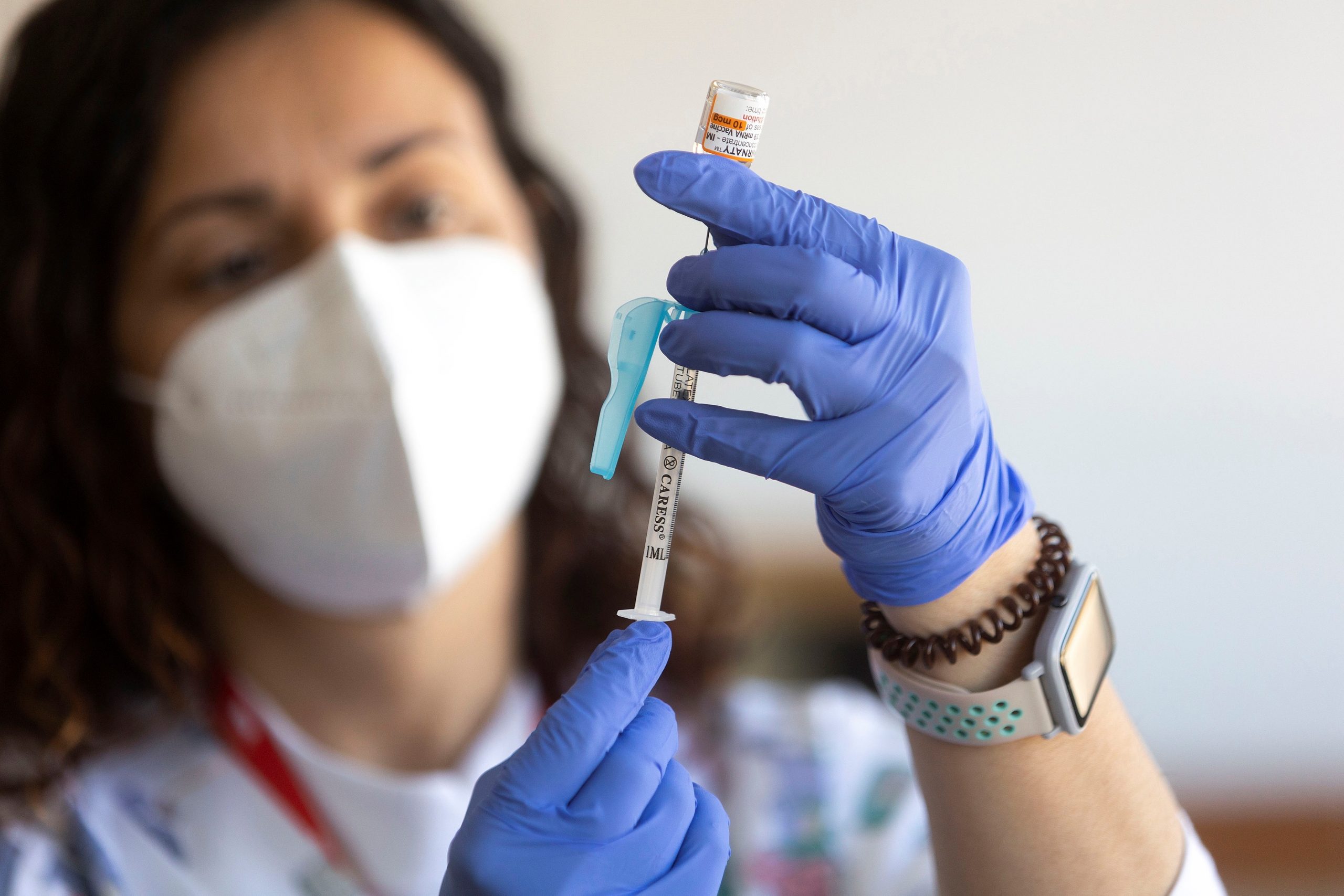 Reino Unido aprueba segunda vacuna bivalente contra el coronavirus