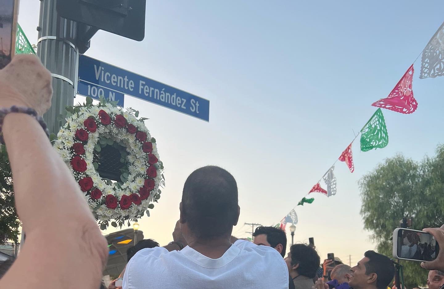 Nombran una calle en Los Ángeles en honor a Vicente Fernández