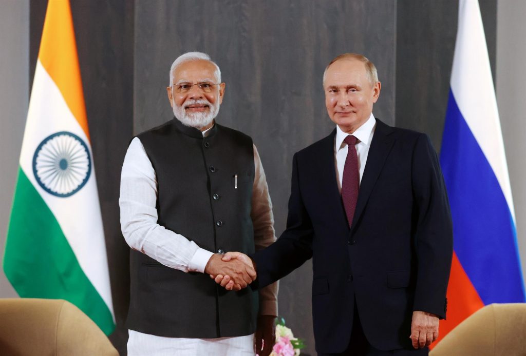 Putin promete terminar el conflicto en Ucrania lo antes posible - vladimir-putin-con-el-primer-ministro-de-india-narendra-modi-1024x694