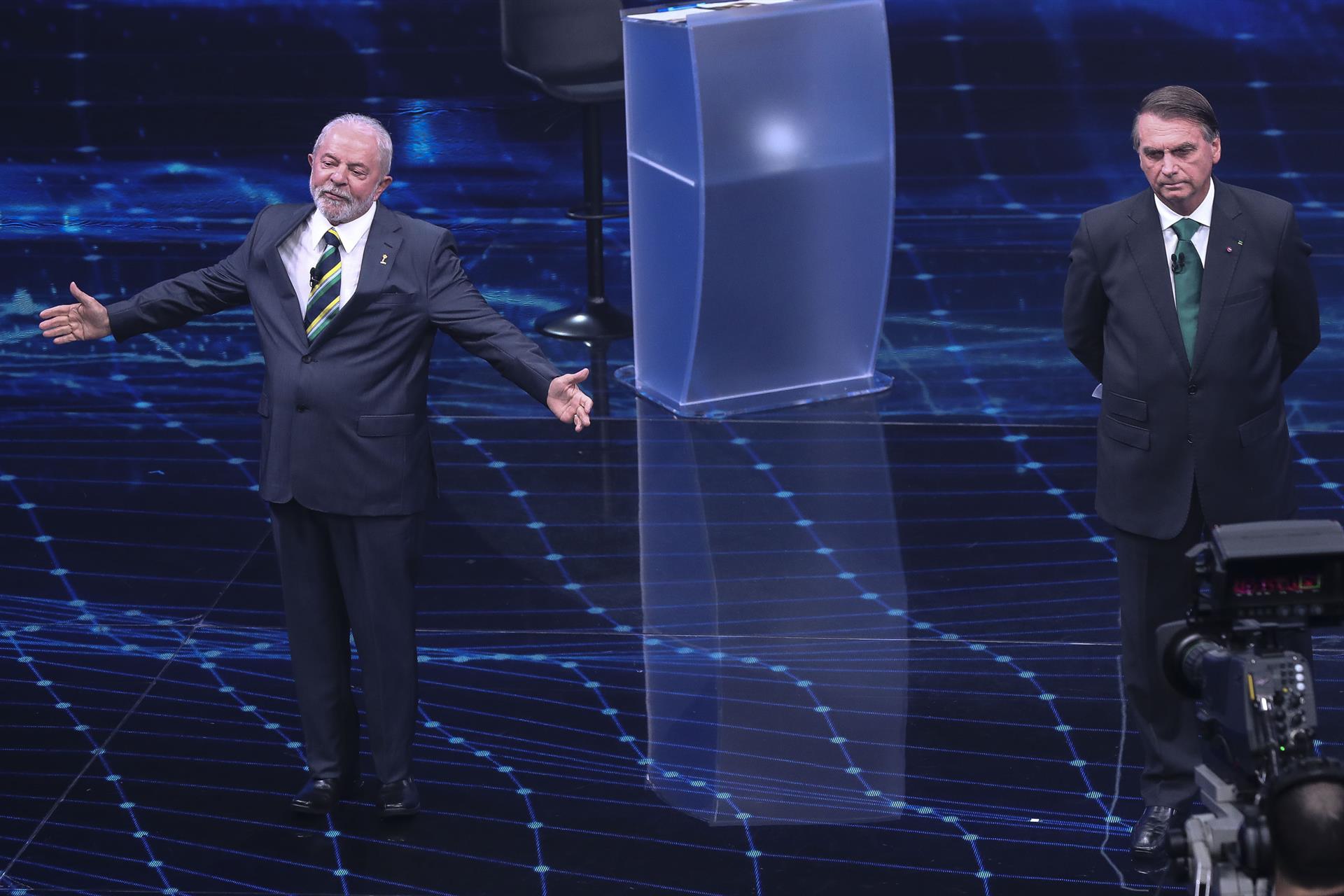 Lula recuerda el negacionismo de Bolsonaro con el COVID-19 en debate Lula recuerda el negacionismo de Bolsonaro con el COVID-19 en debate