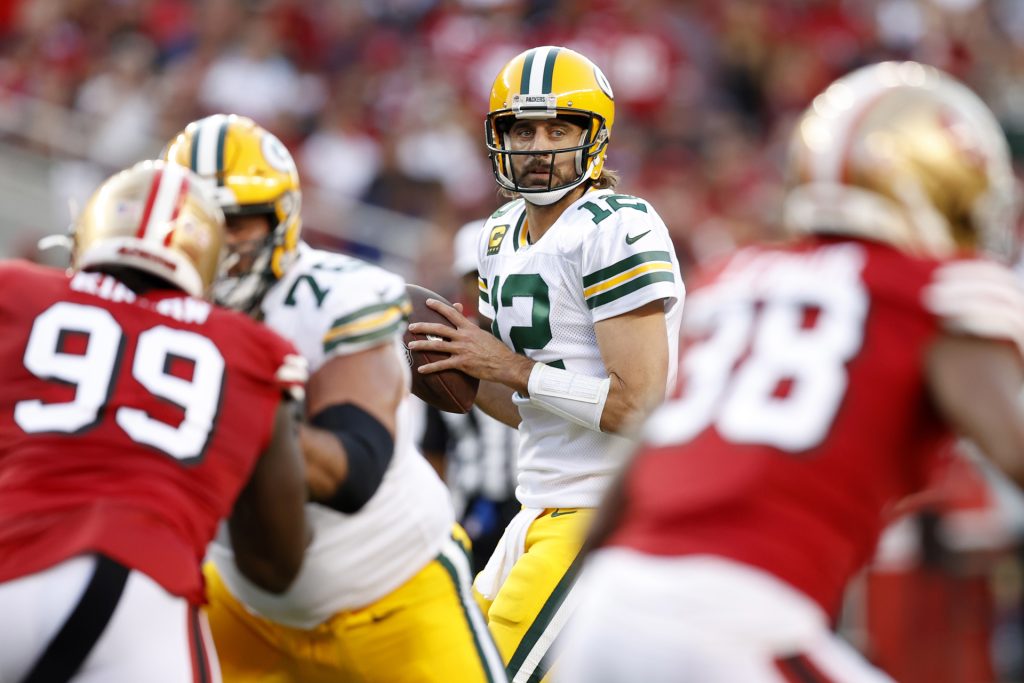 ¿Golpe o conmoción? El caso Tua Tagovailoa reabre el debate - aaron-rodgers-quarterback-de-los-green-bay-packers-1024x683